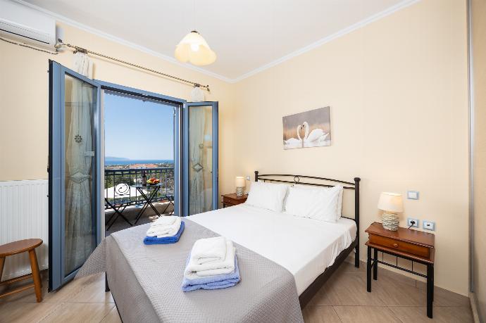 Double bedroom with A/C . - Villa Xenia . (Galerie de photos) }}