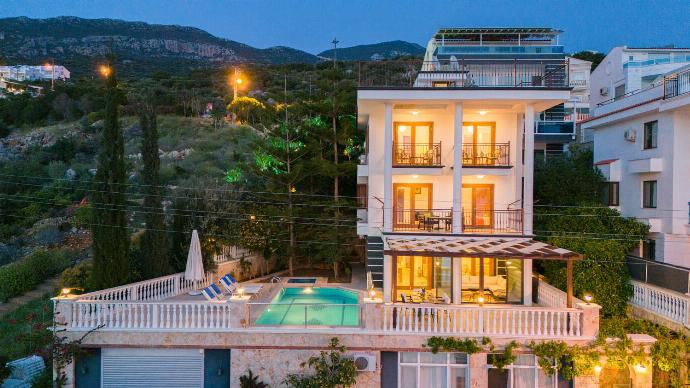  . - Villa Kuluhana . (Photo Gallery) }}