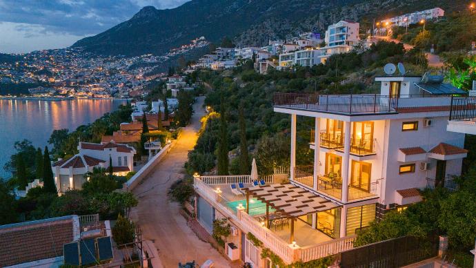  . - Villa Kuluhana . (Photo Gallery) }}