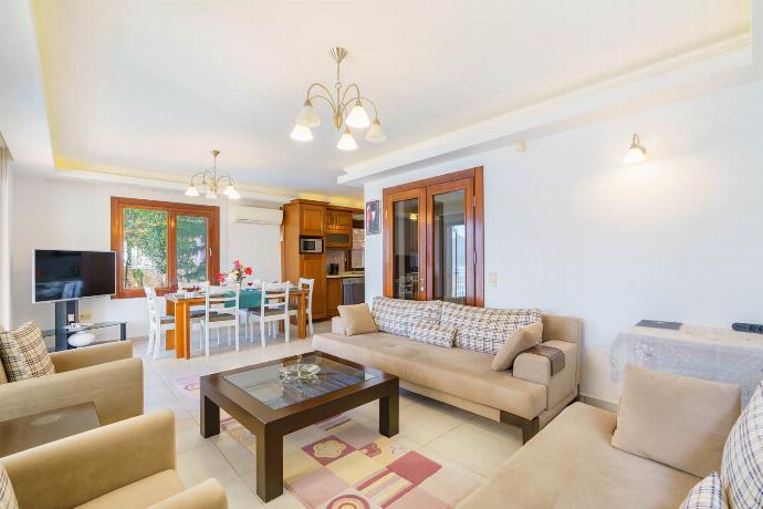  . - Villa Kuluhana . (Photo Gallery) }}