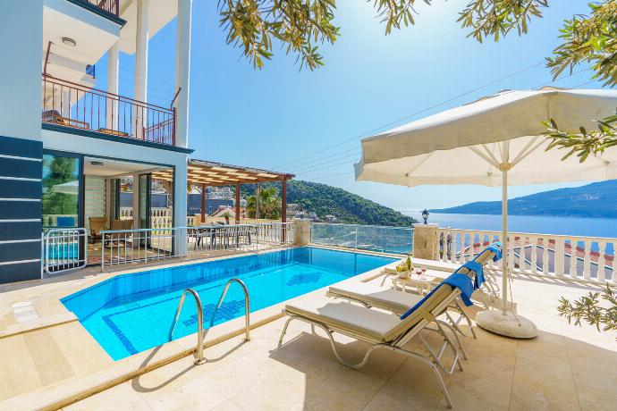  . - Villa Kuluhana . (Photo Gallery) }}