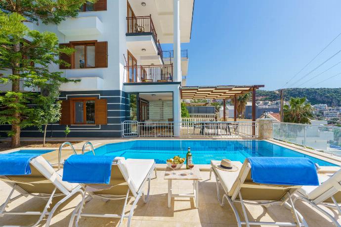  . - Villa Kuluhana . (Photo Gallery) }}