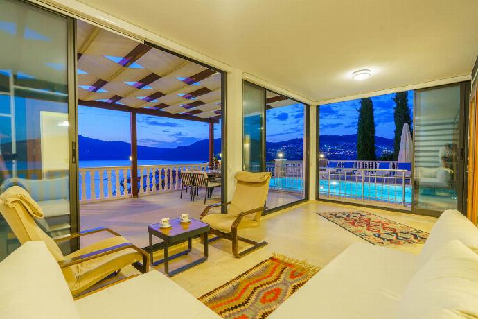  . - Villa Kuluhana . (Photo Gallery) }}