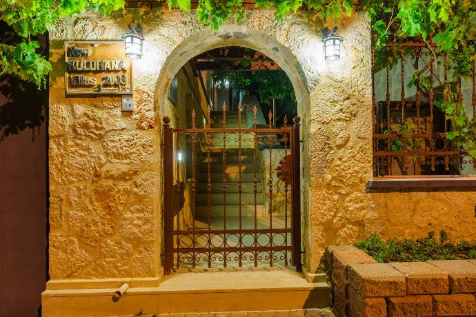  . - Villa Kuluhana . (Photo Gallery) }}