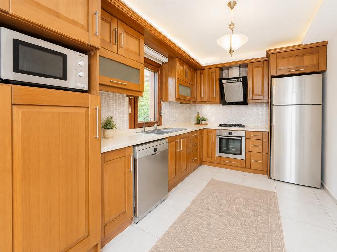 Equipped kitchen . - Villa Kuluhana . (Photo Gallery) }}