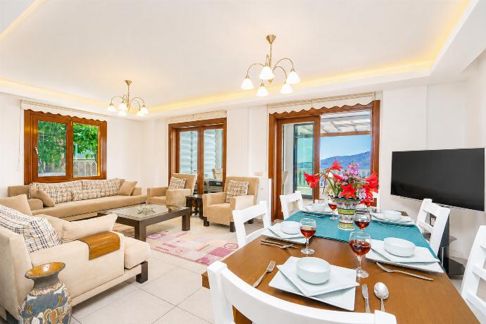 Open-plan living room with sofas, dining area, kitchen, A/C, WiFi internet, satellite TV, and sea views . - Villa Kuluhana . (Photo Gallery) }}