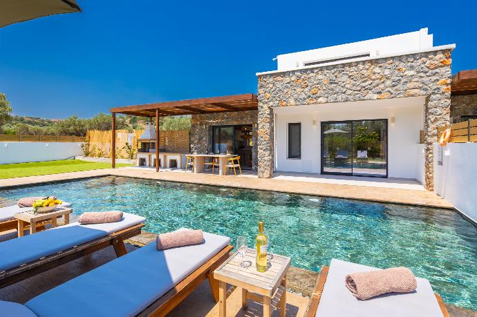 ,Beautiful villa with private pool and terrace . - Villa Serenita . (Photo Gallery) }}
