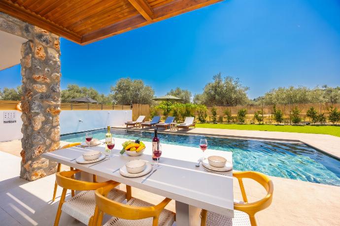 Sheltered terrace area . - Villa Serenita . (Photo Gallery) }}