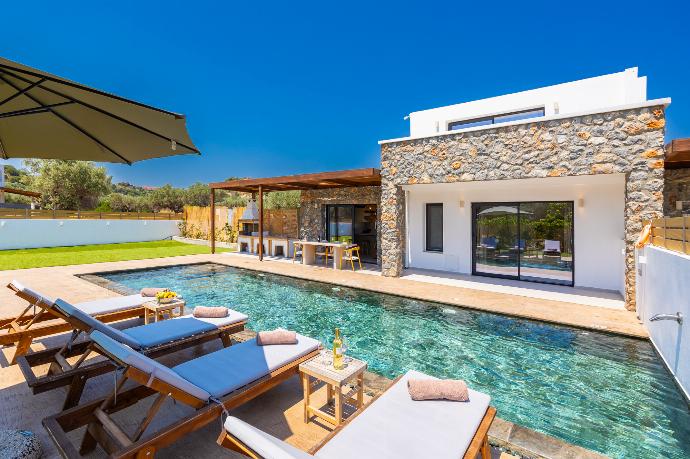 Beautiful villa with private pool and terrace . - Villa Serenita . (Photo Gallery) }}