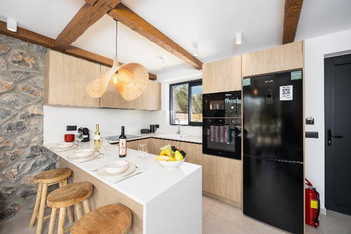 Equipped kitchen . - Villa Serenita . (Photo Gallery) }}