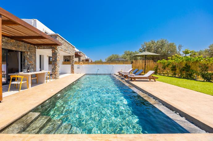 Beautiful villa with private pool and terrace . - Villa Serenita . (Photo Gallery) }}