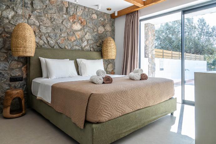  . - Villa Amethysta . (Photo Gallery) }}