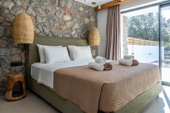  . - Villa Amethysta . (Photo Gallery) }}