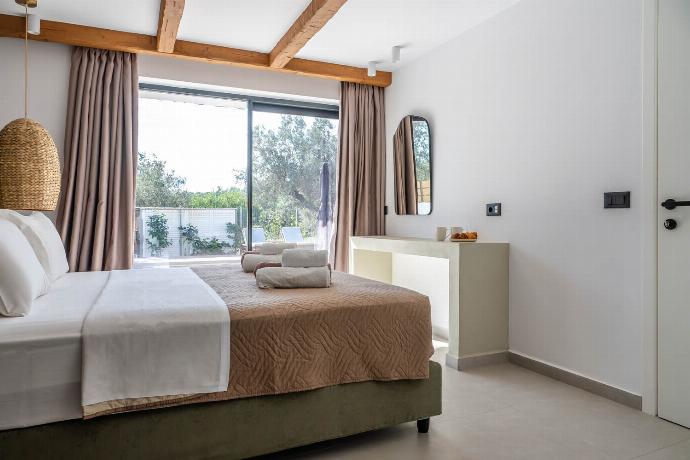  . - Villa Amethysta . (Photo Gallery) }}