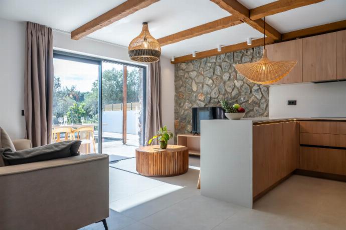  . - Villa Amethysta . (Photo Gallery) }}