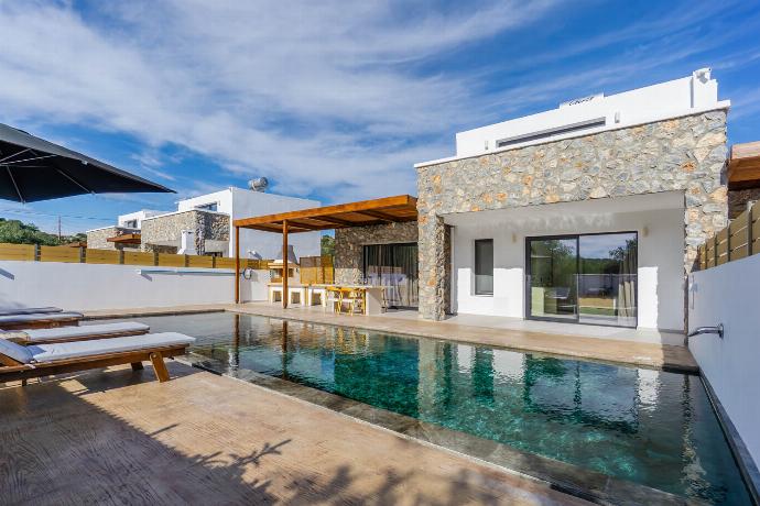  . - Villa Amethysta . (Photo Gallery) }}