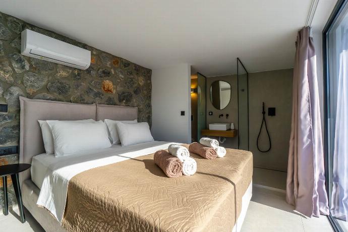  . - Villa Amethysta . (Photo Gallery) }}