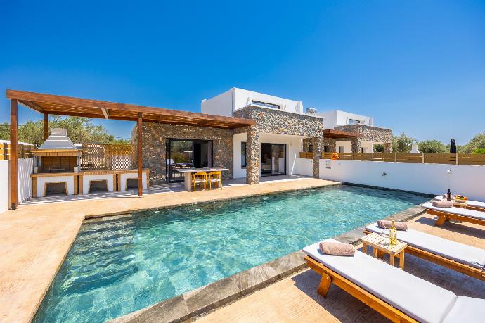 Beautiful villa with private pool and terrace . - Villa Amethysta . (Photo Gallery) }}