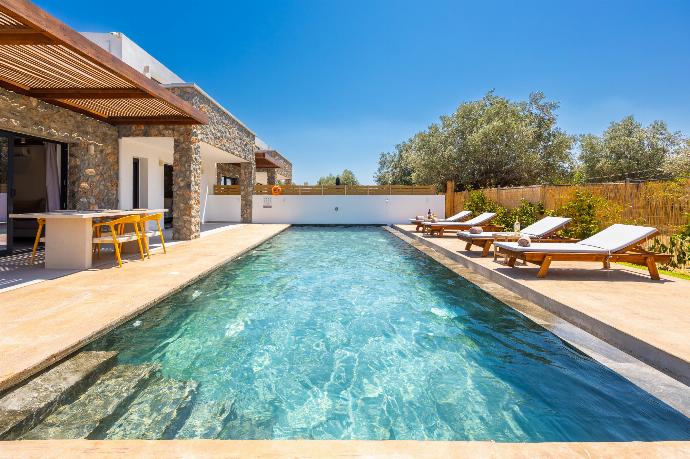 Beautiful villa with private pool and terrace . - Villa Amethysta . (Photo Gallery) }}