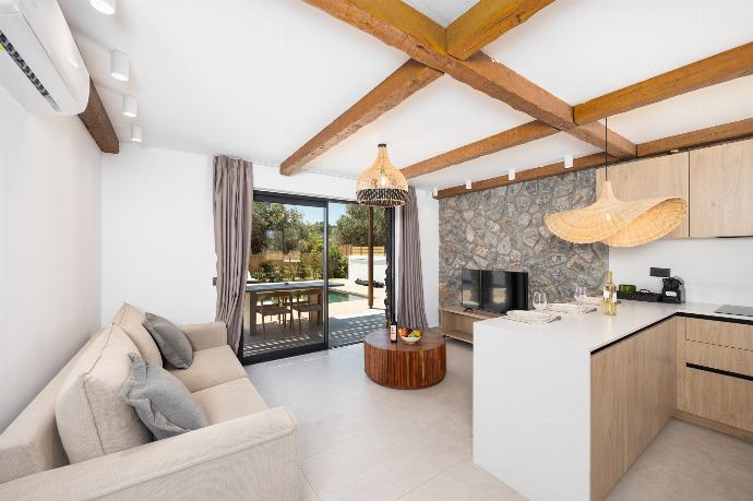 Open-plan living room with sofa, breakfast bar, kitchen, A/C, WiFi internet, and satellite TV . - Villa Amethysta . (Photo Gallery) }}
