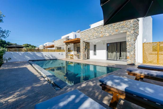  . - Villa Celestia . (Photo Gallery) }}