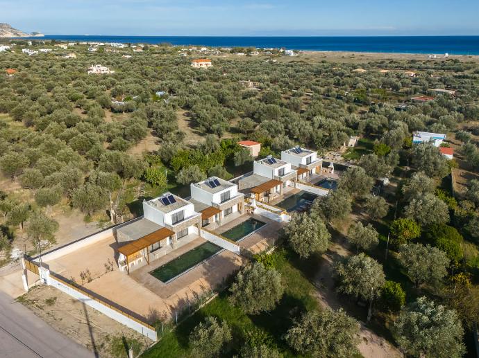  . - Villa Celestia . (Photo Gallery) }}