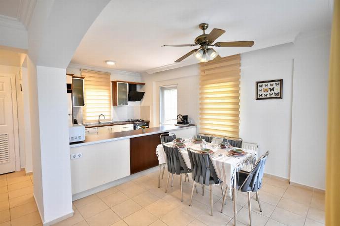  . - Villa Rosetta . (Photo Gallery) }}