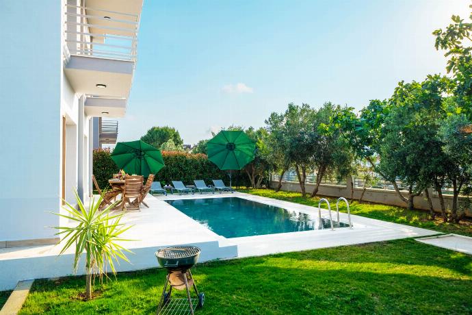  . - Villa Mira . (Photo Gallery) }}