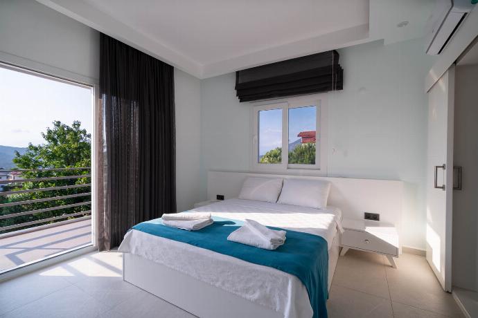  . - Villa Mira . (Photo Gallery) }}