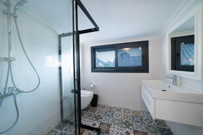  . - Villa Mira . (Photo Gallery) }}