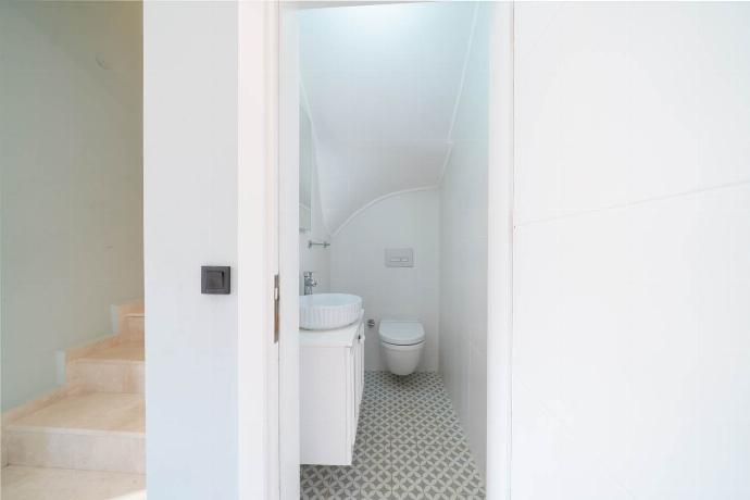  . - Villa Mira . (Photo Gallery) }}