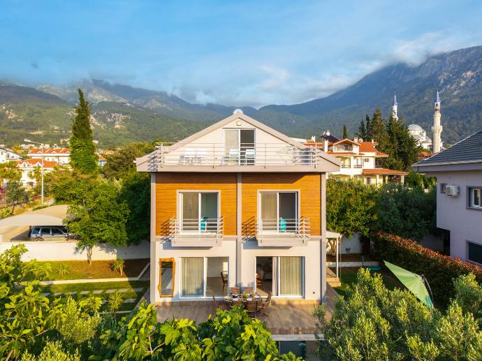  . - Villa Mira . (Photo Gallery) }}