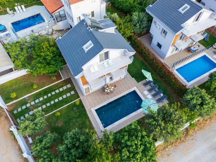  . - Villa Mira . (Photo Gallery) }}