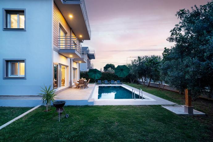  . - Villa Mira . (Photo Gallery) }}