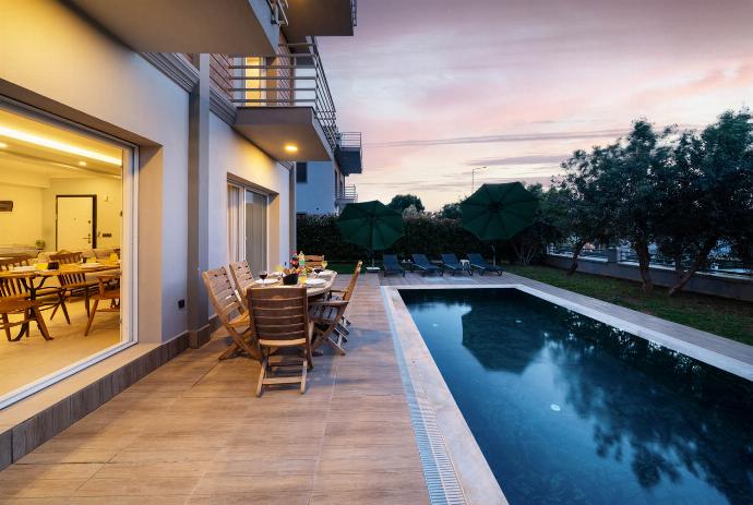  . - Villa Mira . (Photo Gallery) }}