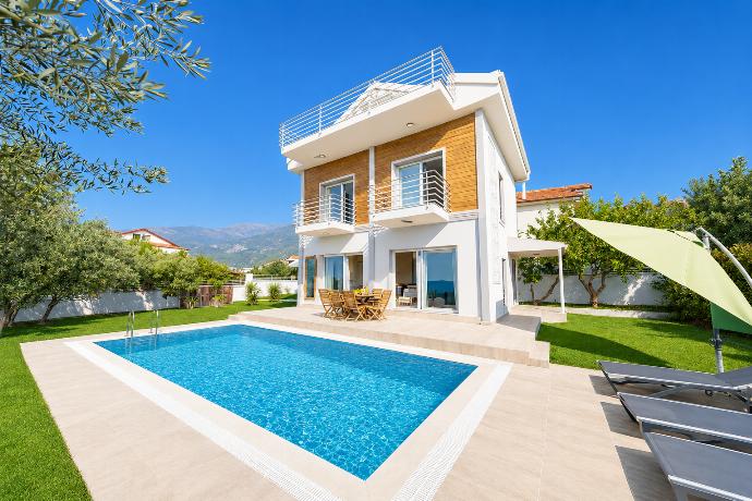 Villa Mira