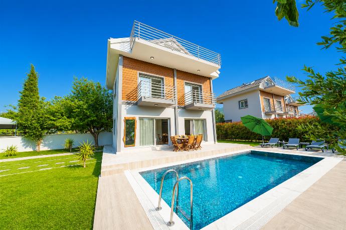 Villa Mira