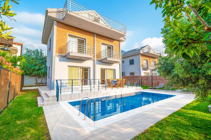  . - Villa Riva . (Photo Gallery) }}