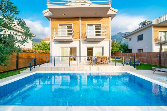  . - Villa Riva . (Photo Gallery) }}