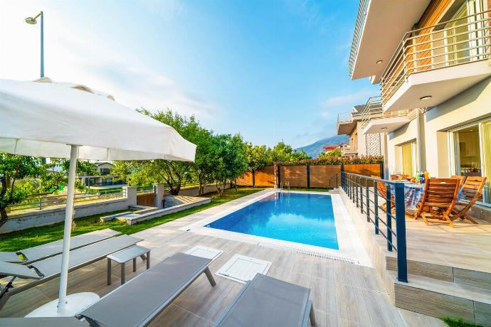  . - Villa Riva . (Photo Gallery) }}