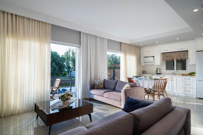  . - Villa Riva . (Photo Gallery) }}