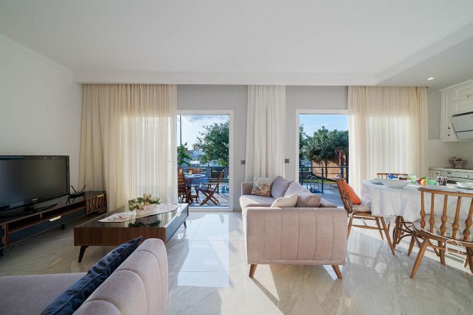  . - Villa Riva . (Photo Gallery) }}