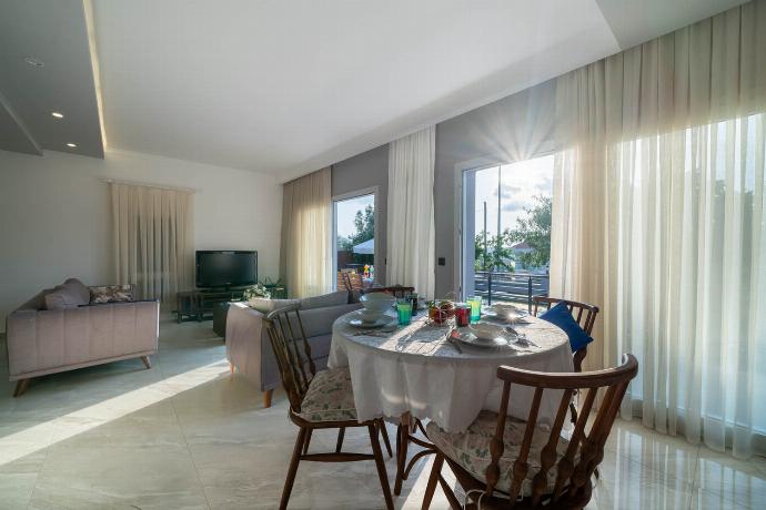  . - Villa Riva . (Photo Gallery) }}