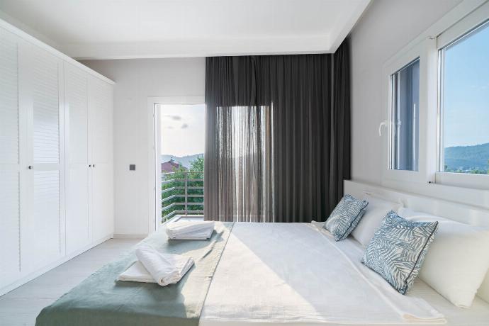  . - Villa Riva . (Photo Gallery) }}