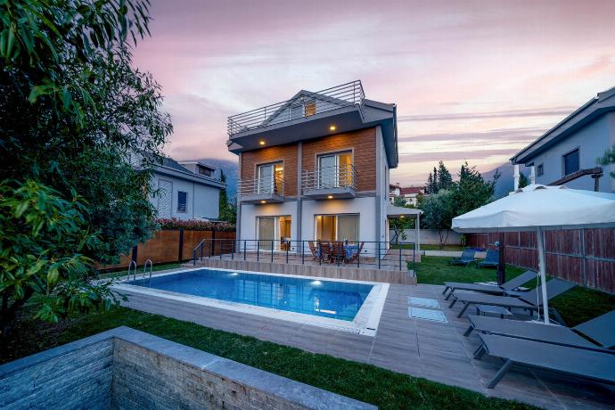  . - Villa Riva . (Photo Gallery) }}