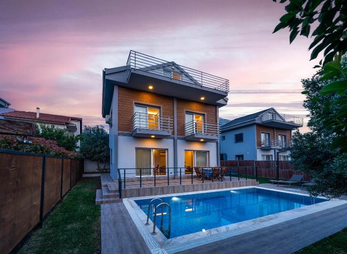  . - Villa Riva . (Photo Gallery) }}