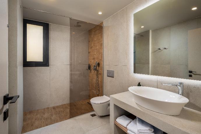  . - Villa Celia . (Photo Gallery) }}