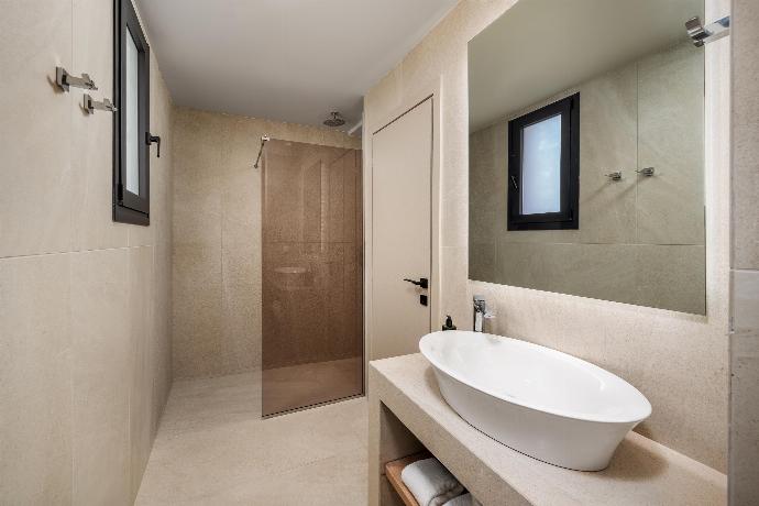  . - Villa Celia . (Photo Gallery) }}