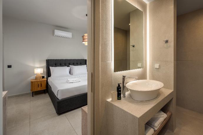  . - Villa Celia . (Photo Gallery) }}