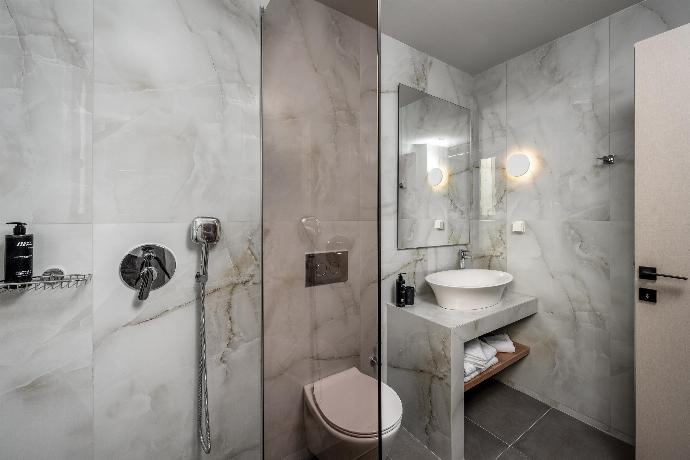  . - Villa Celia . (Photo Gallery) }}